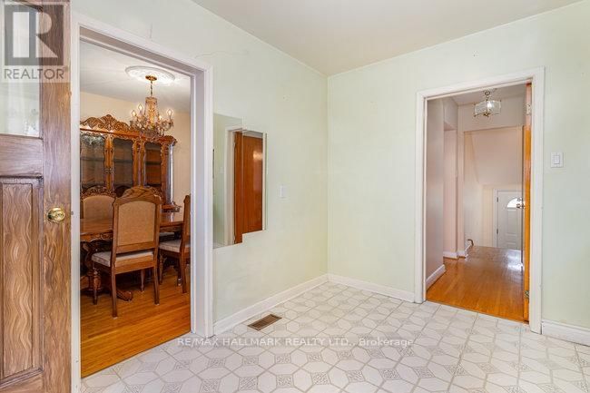35 CLAIRTON CRESCENT Image 8