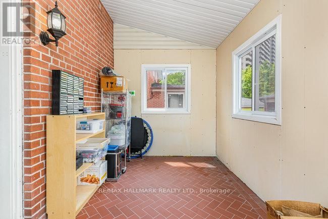35 CLAIRTON CRESCENT Image 9