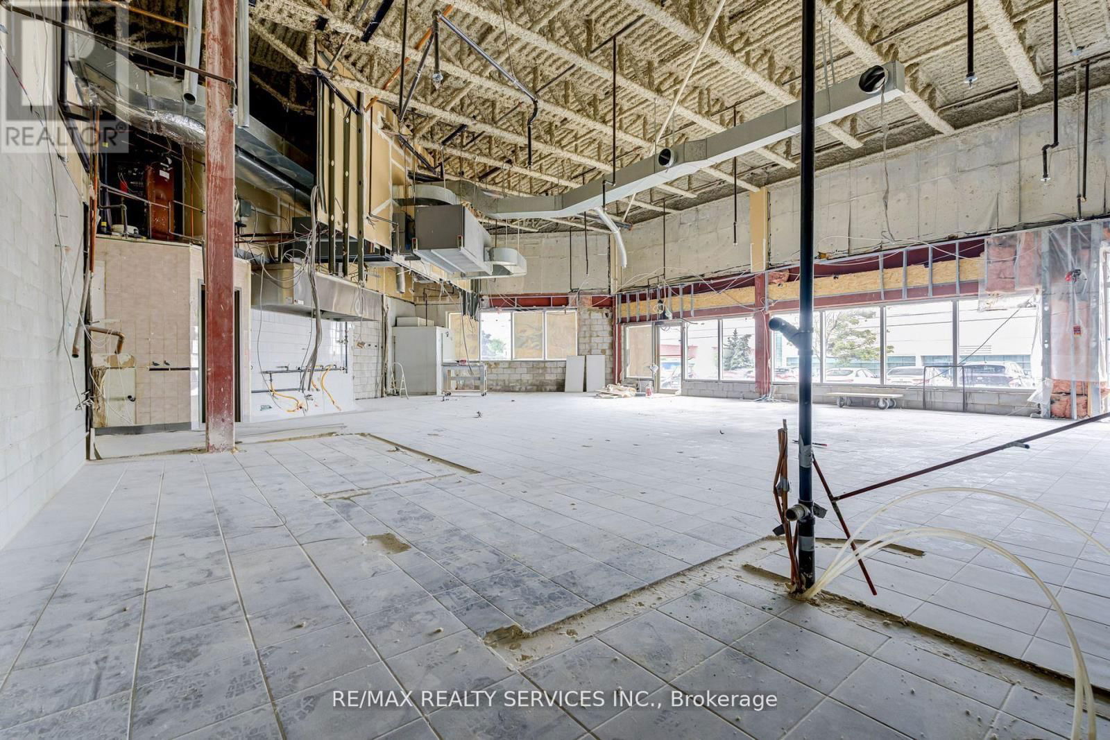 12 - 6660 KENNEDY ROAD Image 3