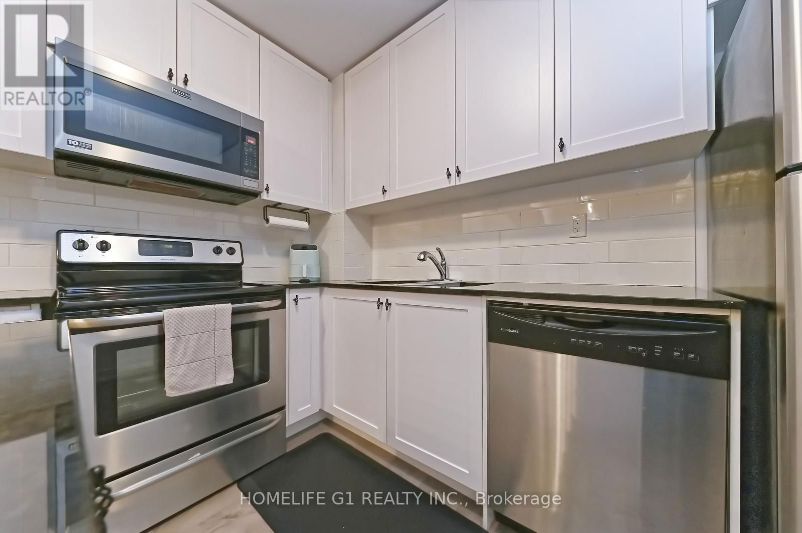 6B-867 WILSON AVENUE Image 24