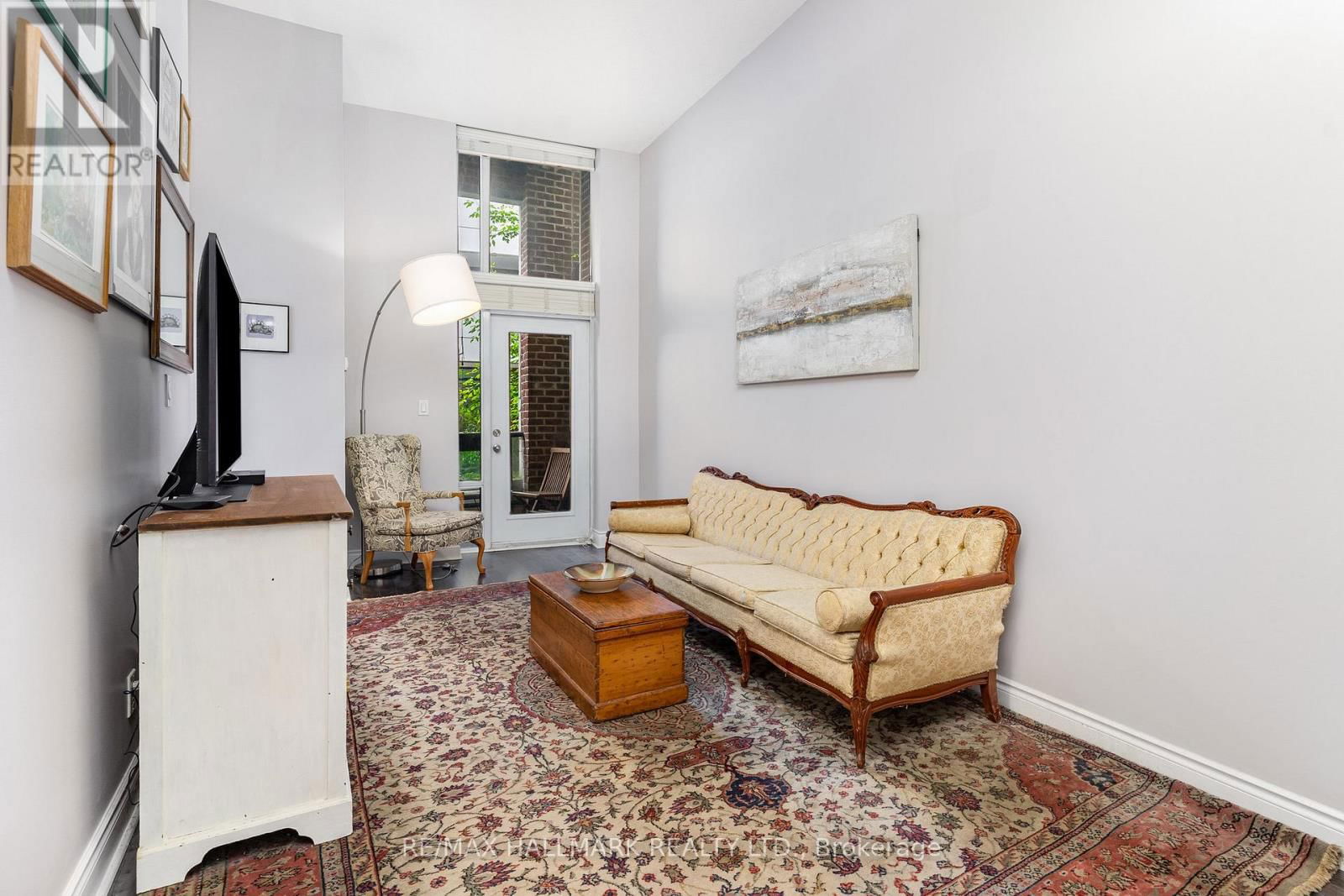 109 - 25 EARLINGTON AVENUE Image 2