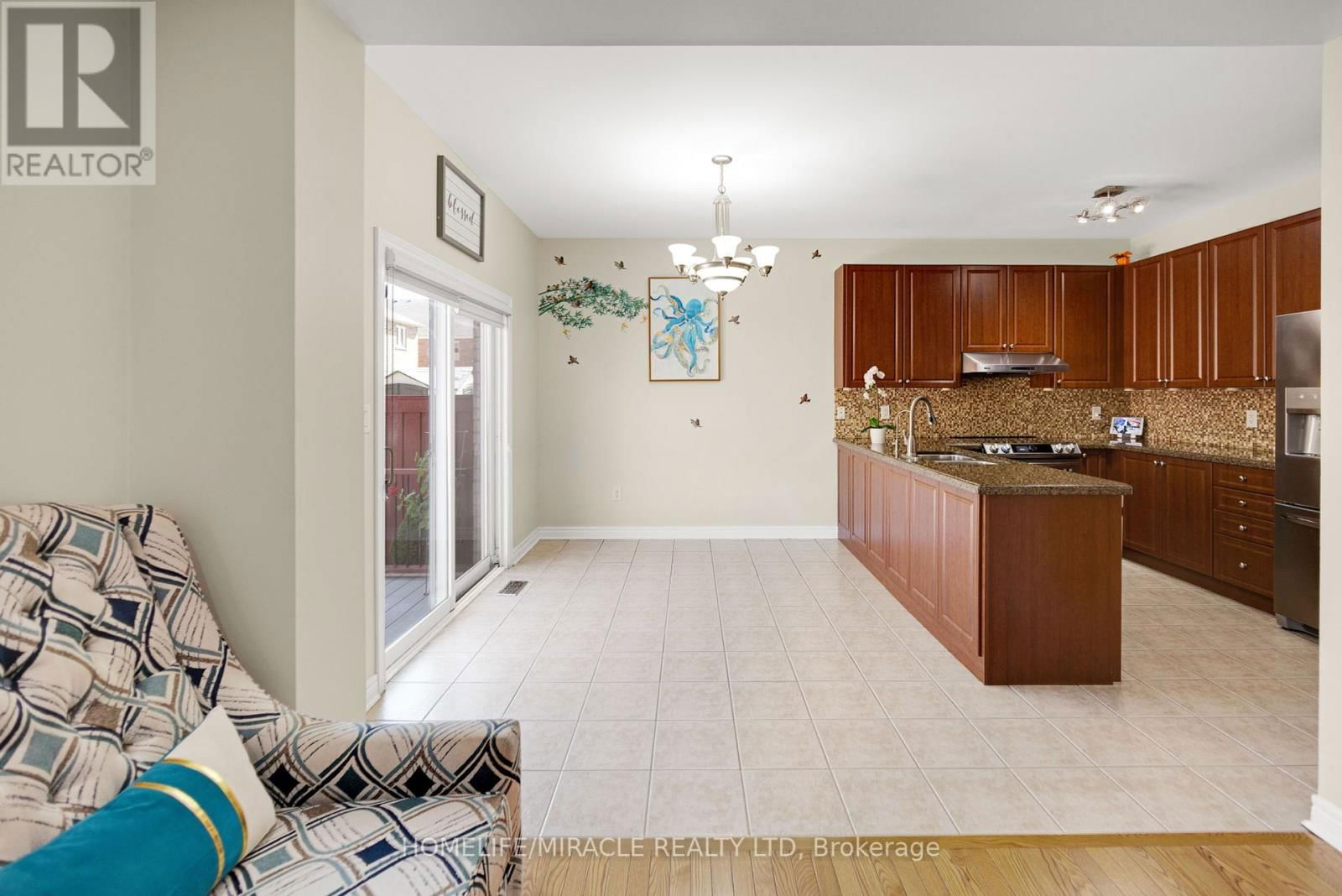25 OPENBAY GARDENS Image 12