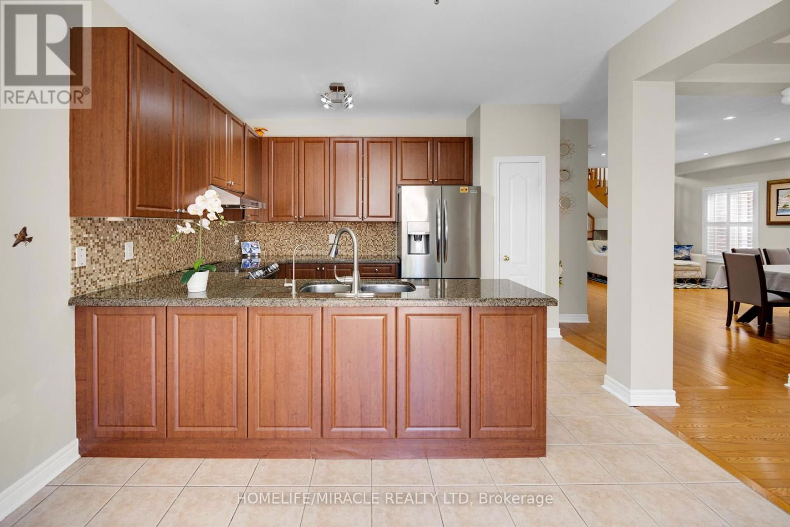 25 OPENBAY GARDENS Image 13