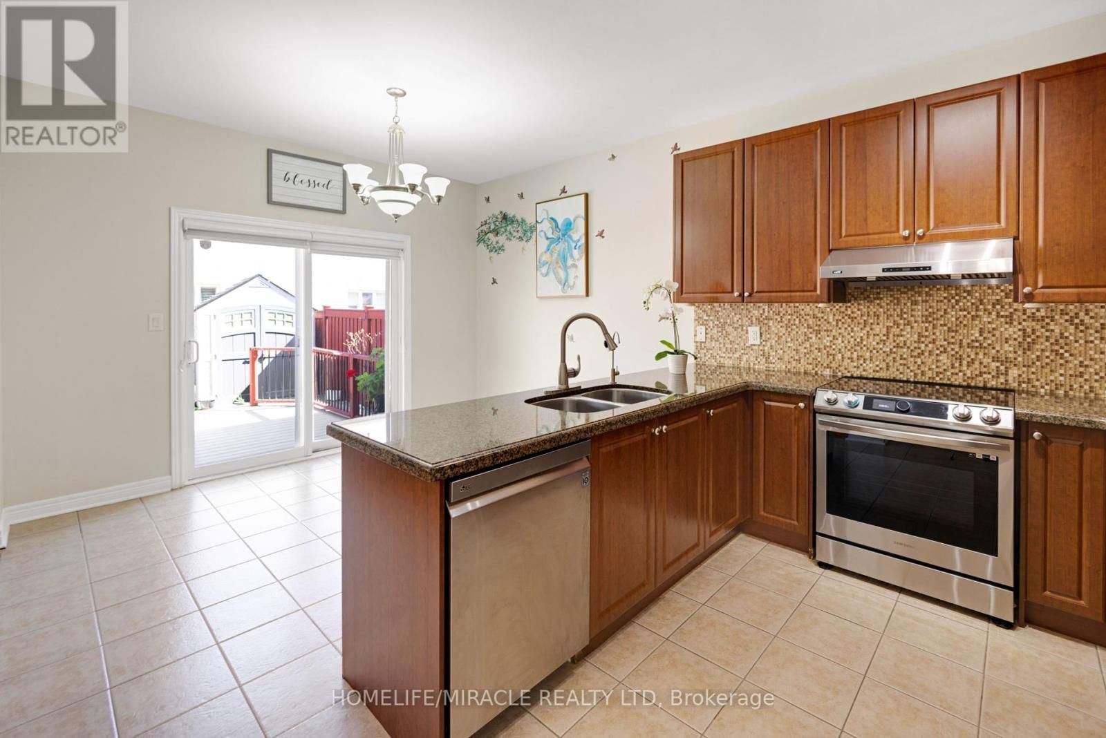 25 OPENBAY GARDENS Image 15