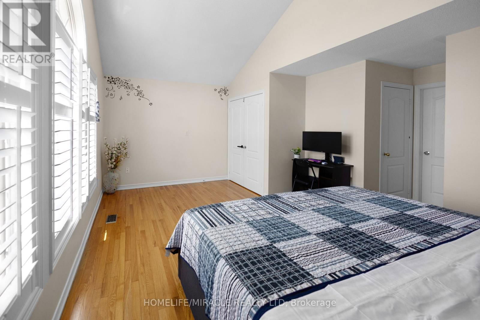 25 OPENBAY GARDENS Image 31