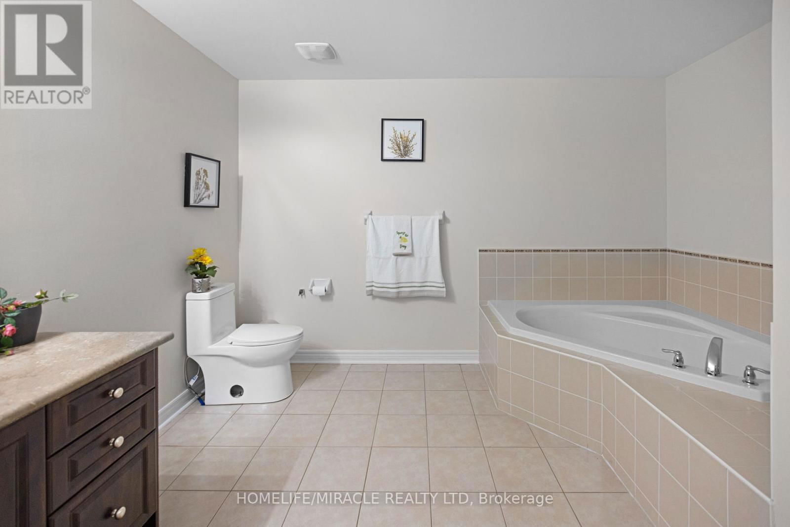 25 OPENBAY GARDENS Image 33