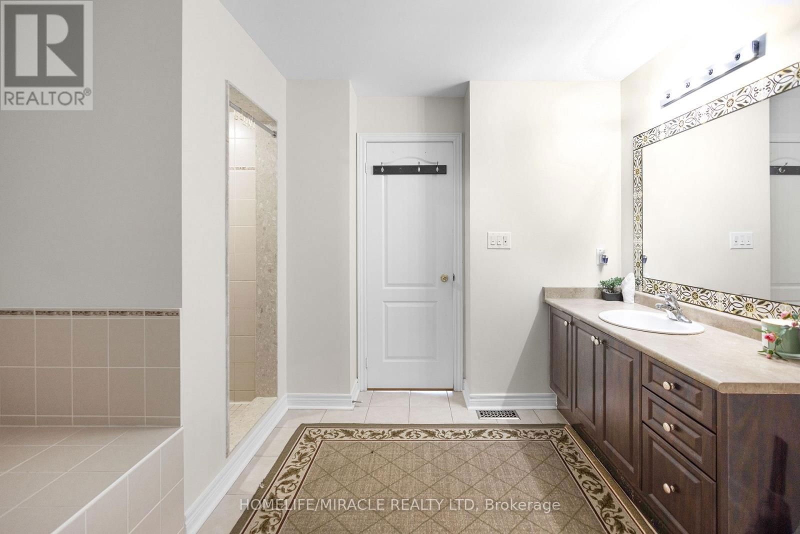 25 OPENBAY GARDENS Image 34