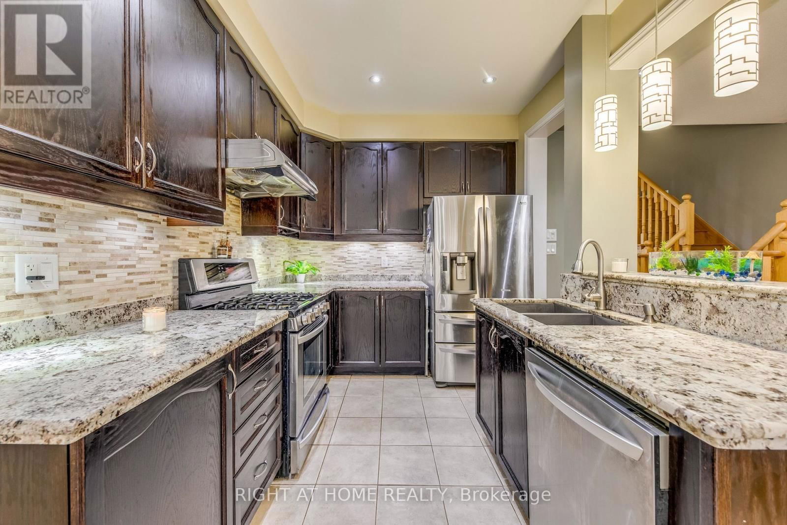 24 LOU POMANTI STREET Image 11