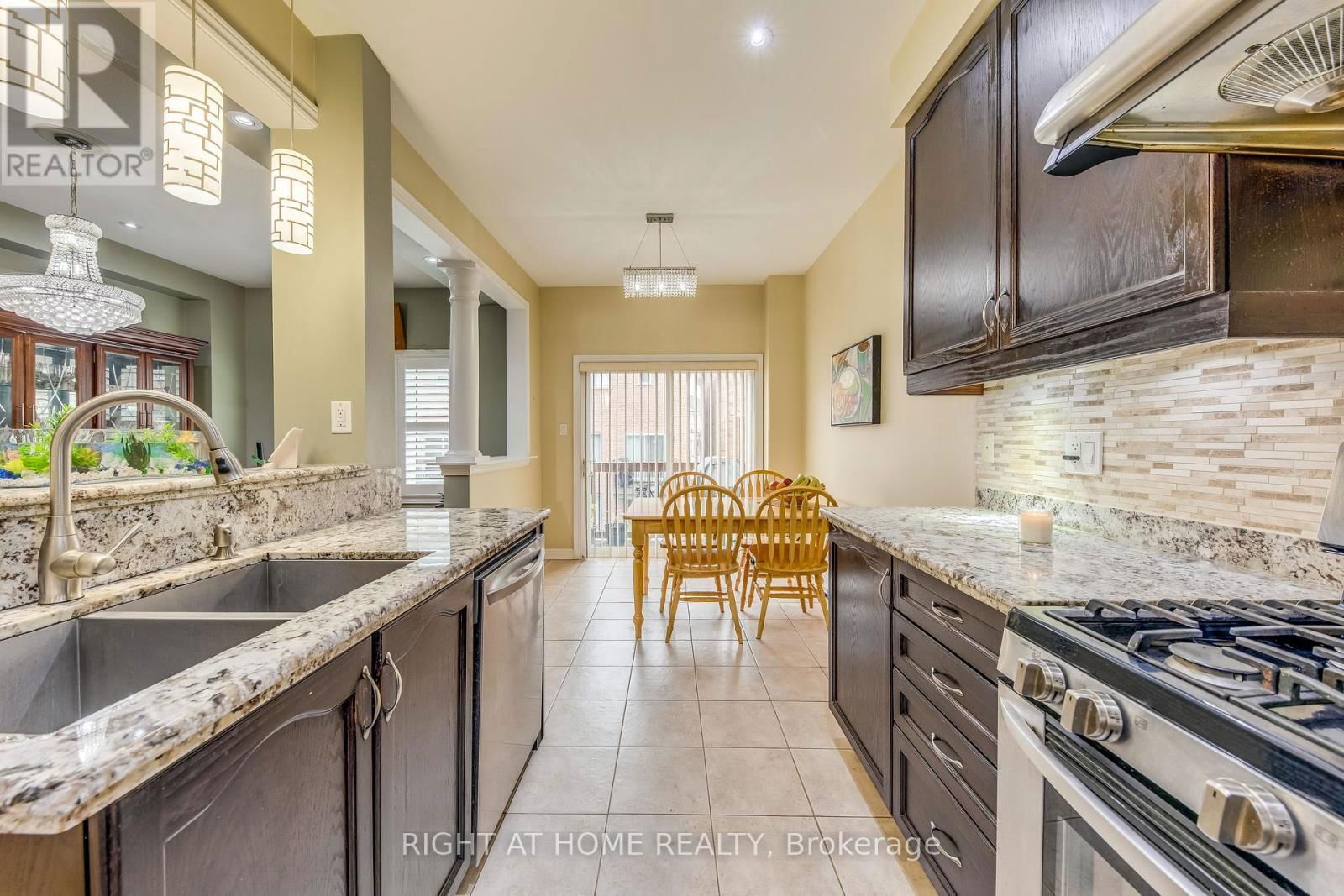 24 LOU POMANTI STREET Image 13