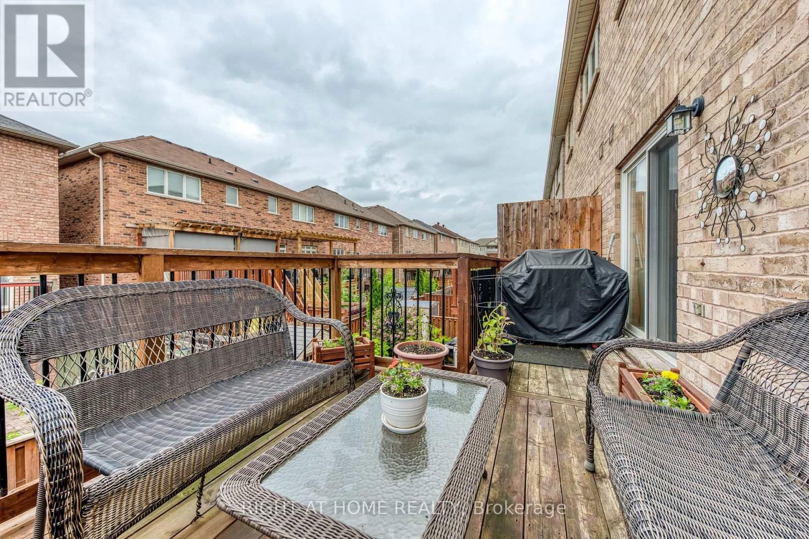 24 LOU POMANTI STREET Image 17
