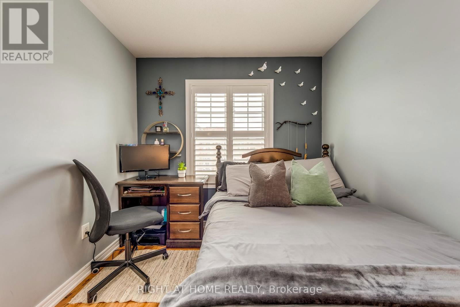 24 LOU POMANTI STREET Image 22