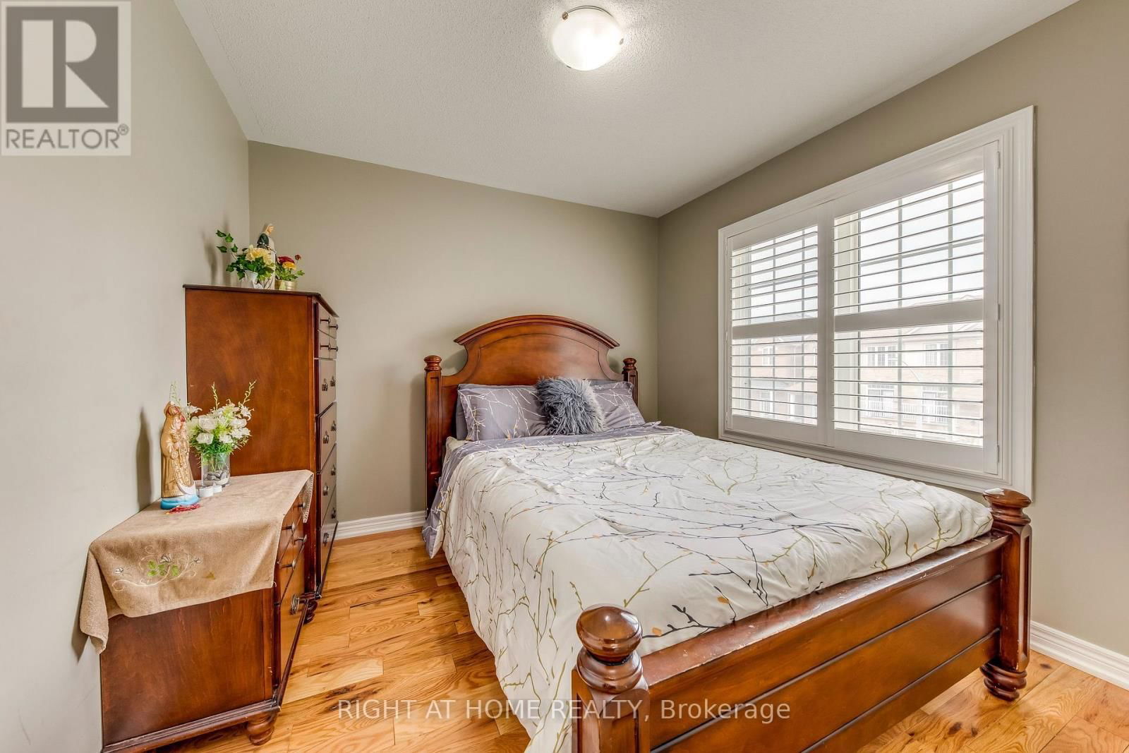 24 LOU POMANTI STREET Image 23