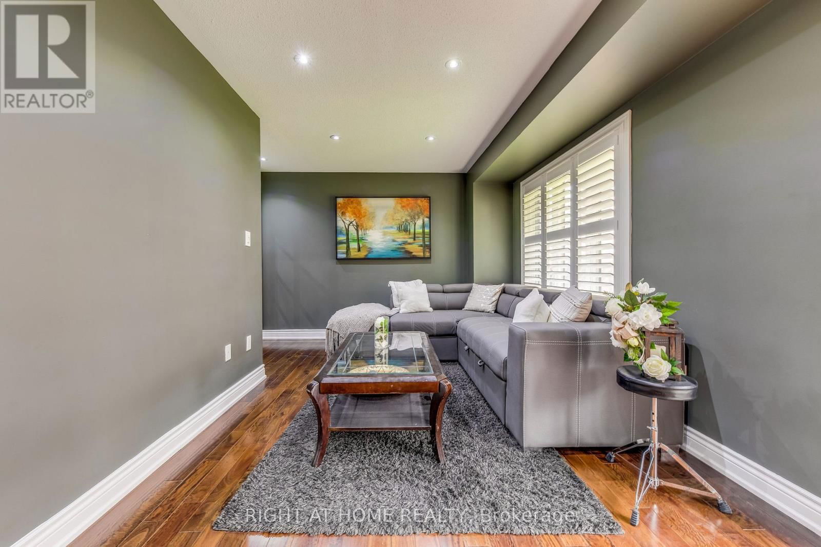24 LOU POMANTI STREET Image 28