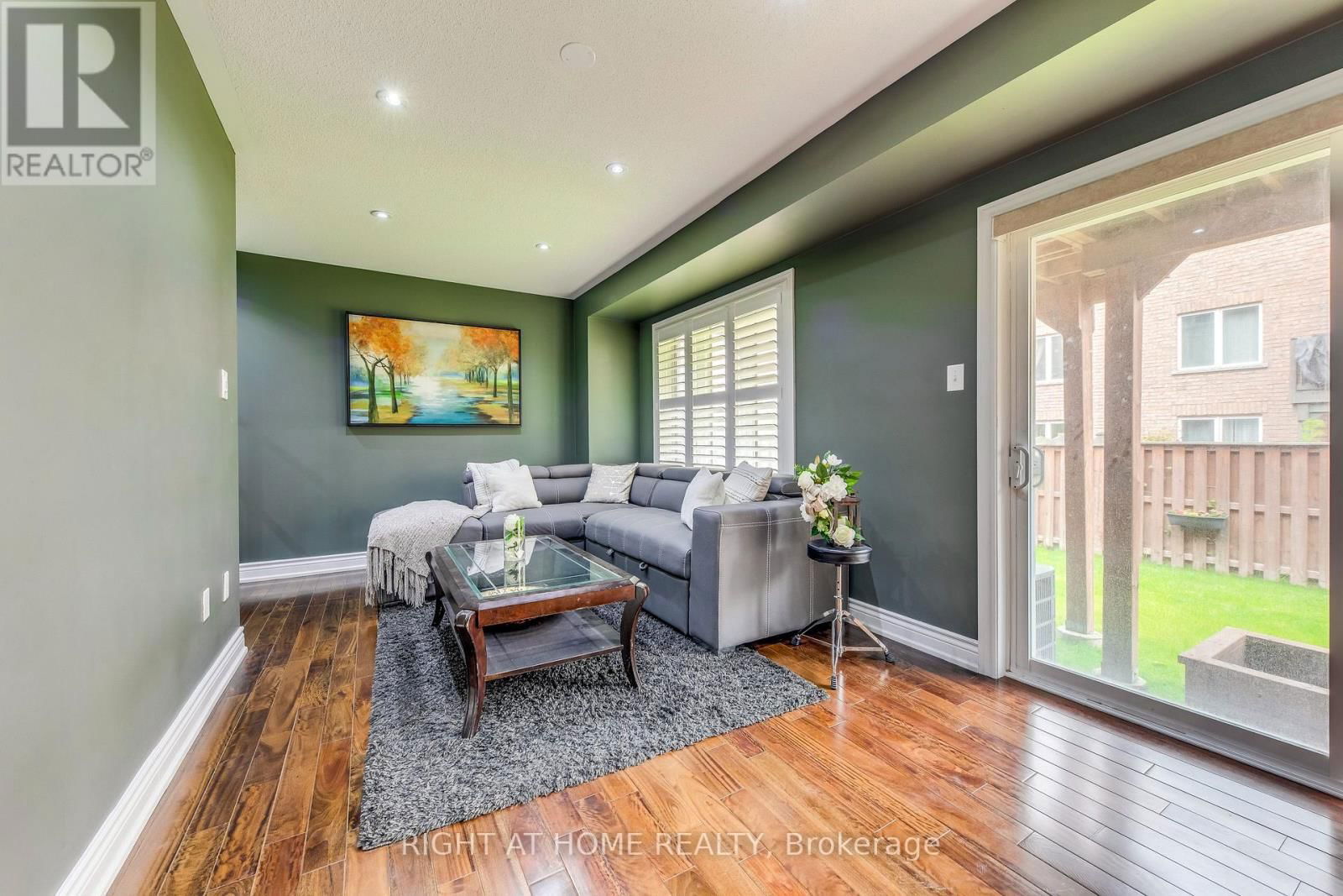 24 LOU POMANTI STREET Image 29