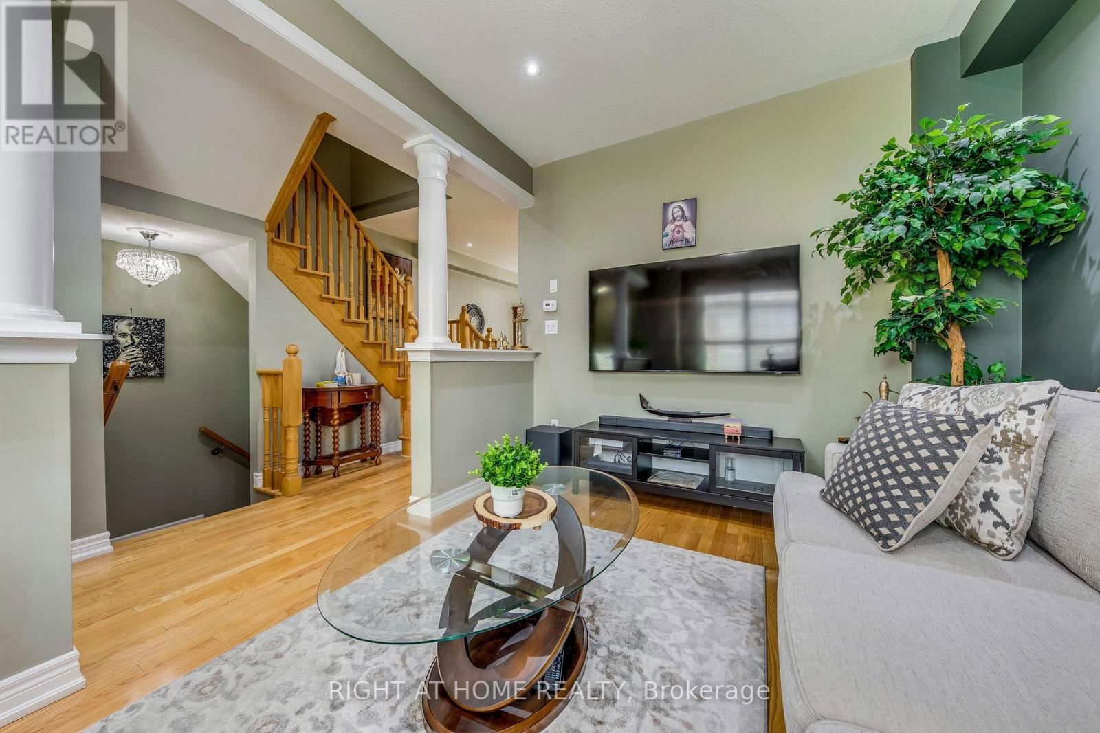 24 LOU POMANTI STREET Image 7
