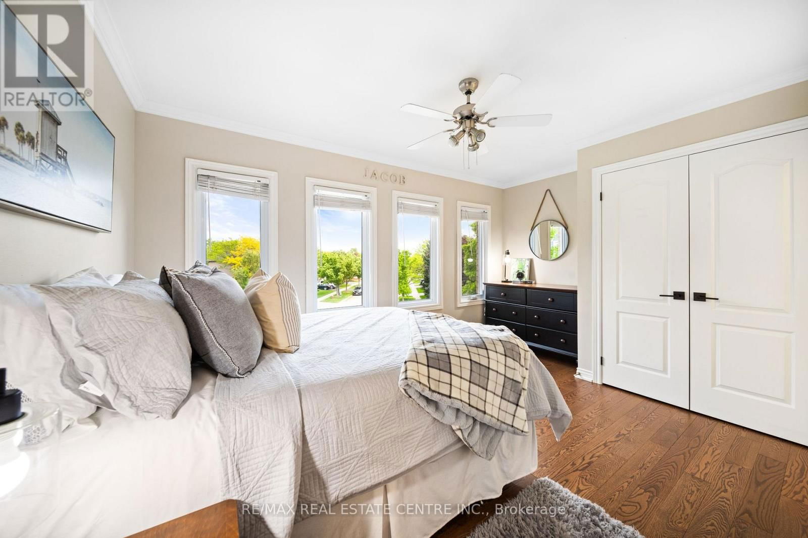 4229 GLENEAGLES COURT Image 25