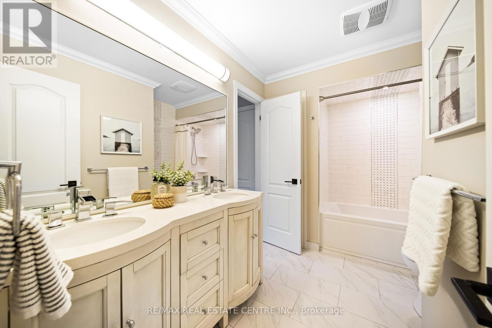 4229 GLENEAGLES COURT Image 26