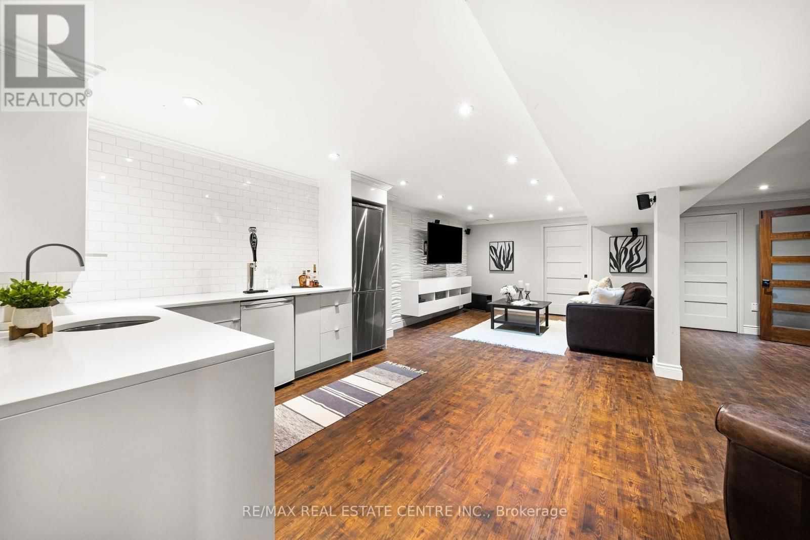 4229 GLENEAGLES COURT Image 31