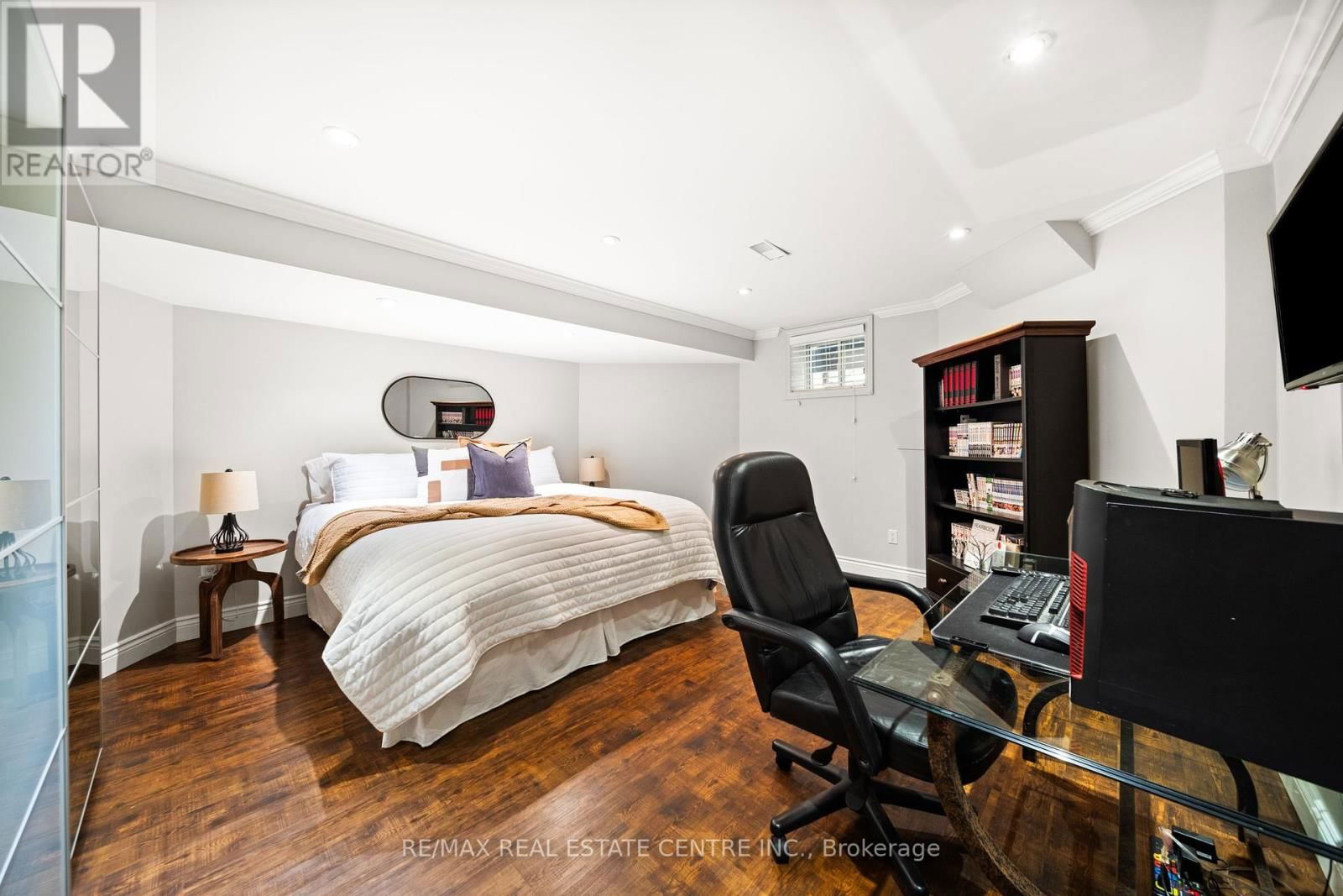 4229 GLENEAGLES COURT Image 36