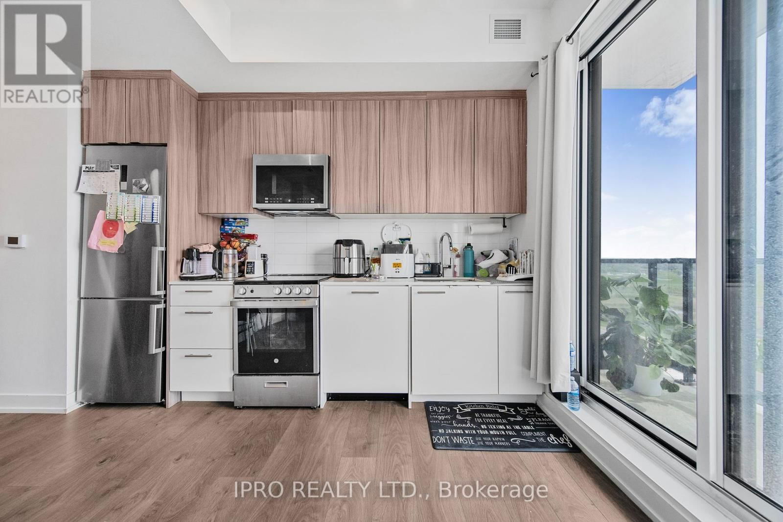 709 - 215 VETERANS DRIVE Image 12