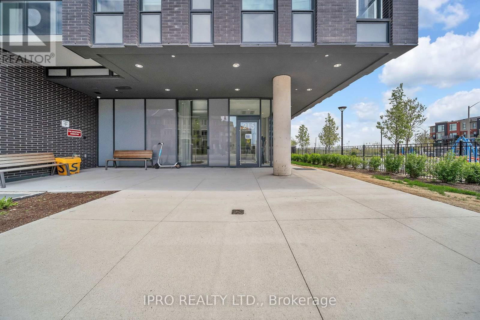 709 - 215 VETERANS DRIVE Image 3