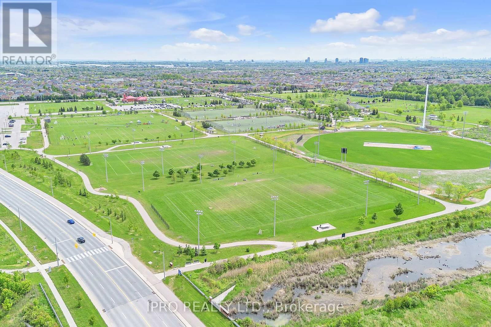 709 - 215 VETERANS DRIVE Image 34