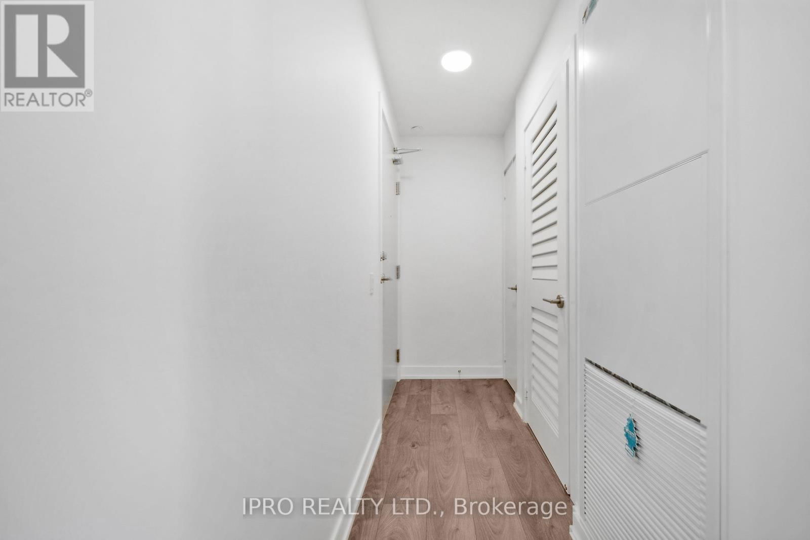 709 - 215 VETERANS DRIVE Image 8