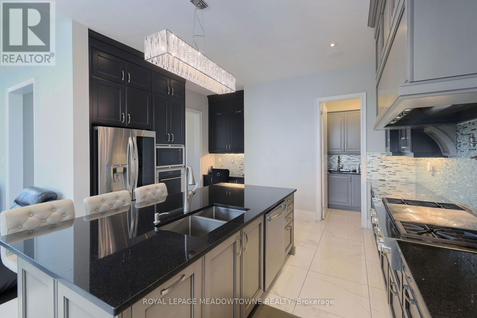 1 ROYAL WEST DRIVE Image 10