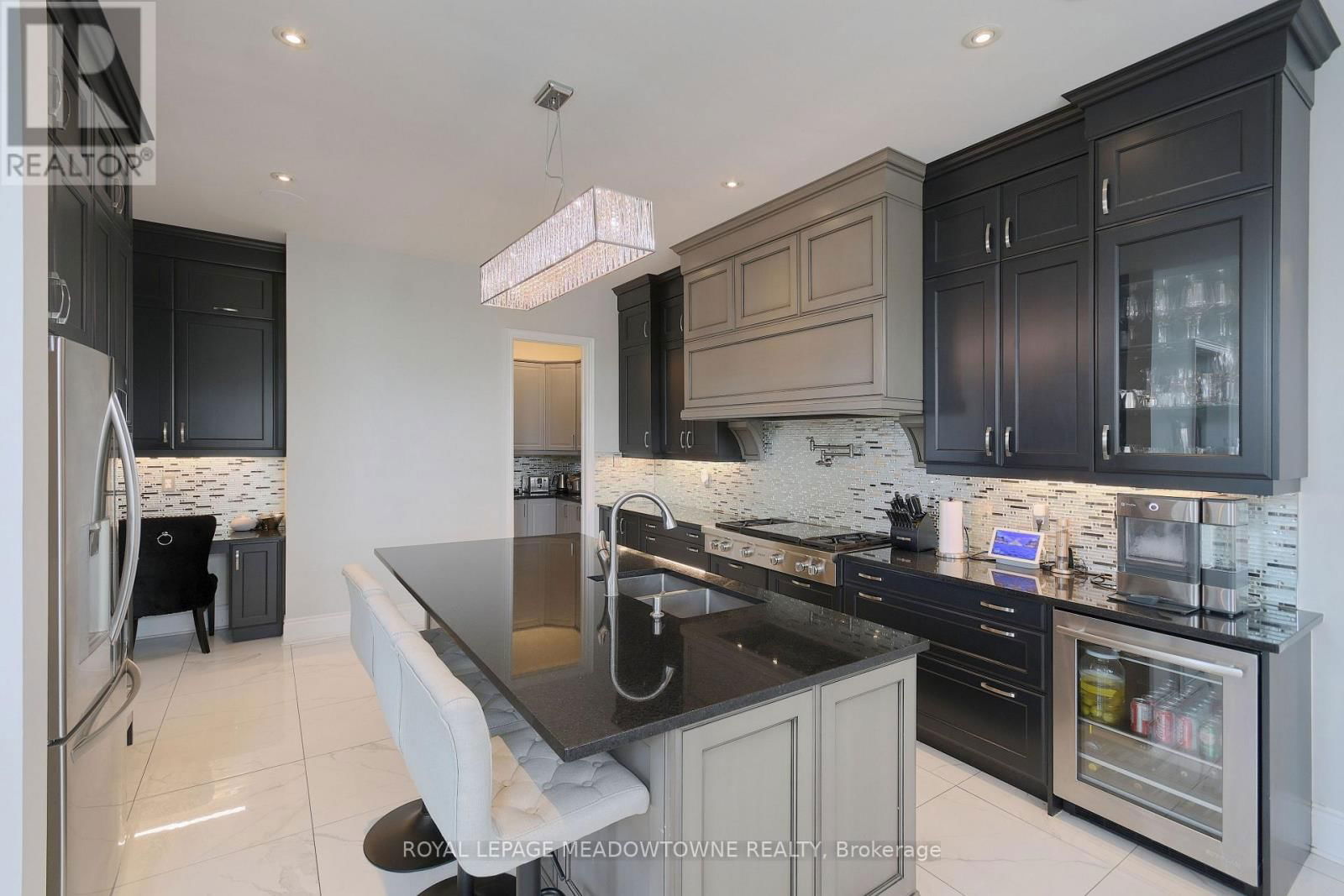1 ROYAL WEST DRIVE Image 12