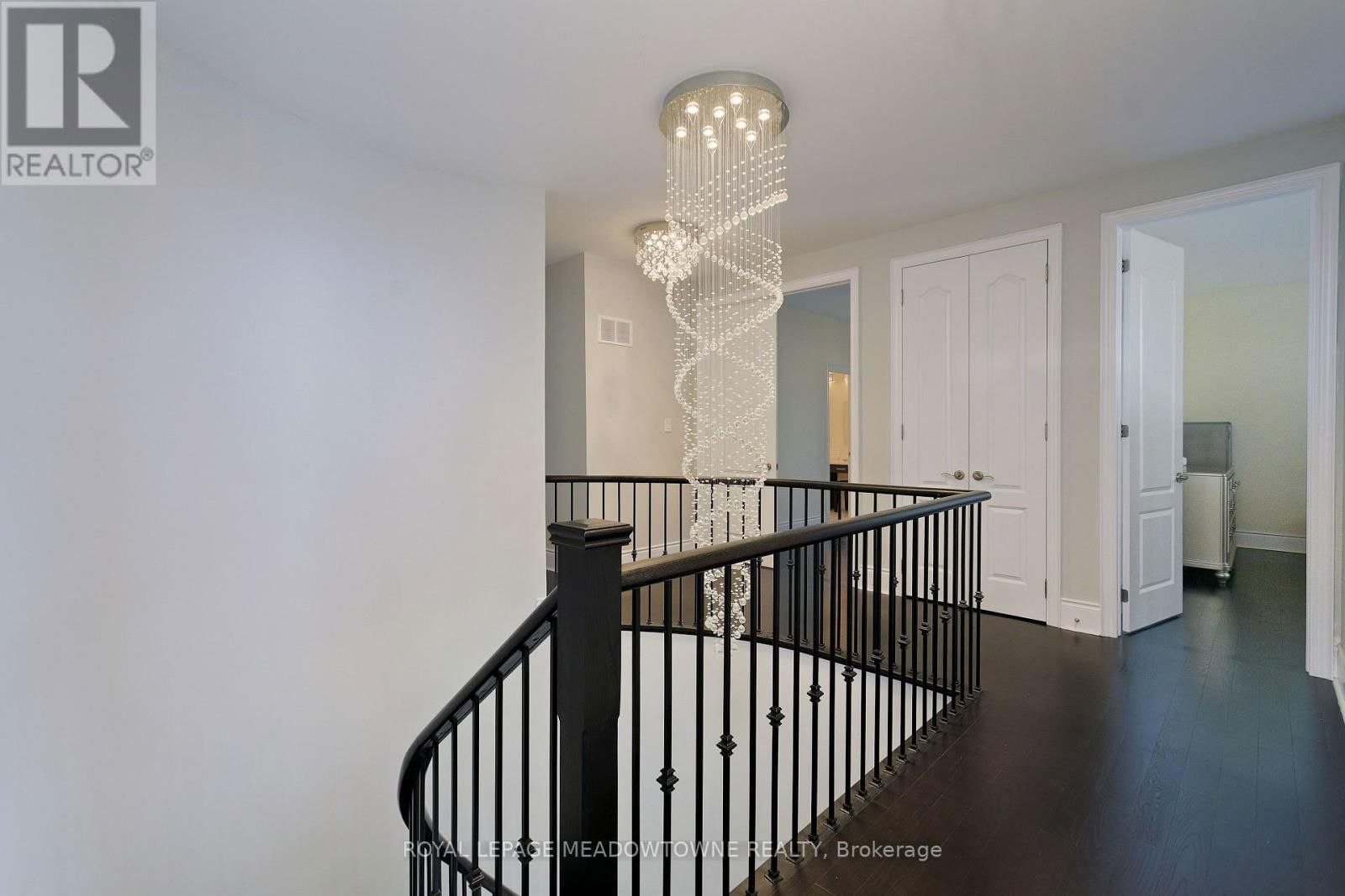 1 ROYAL WEST DRIVE Image 18