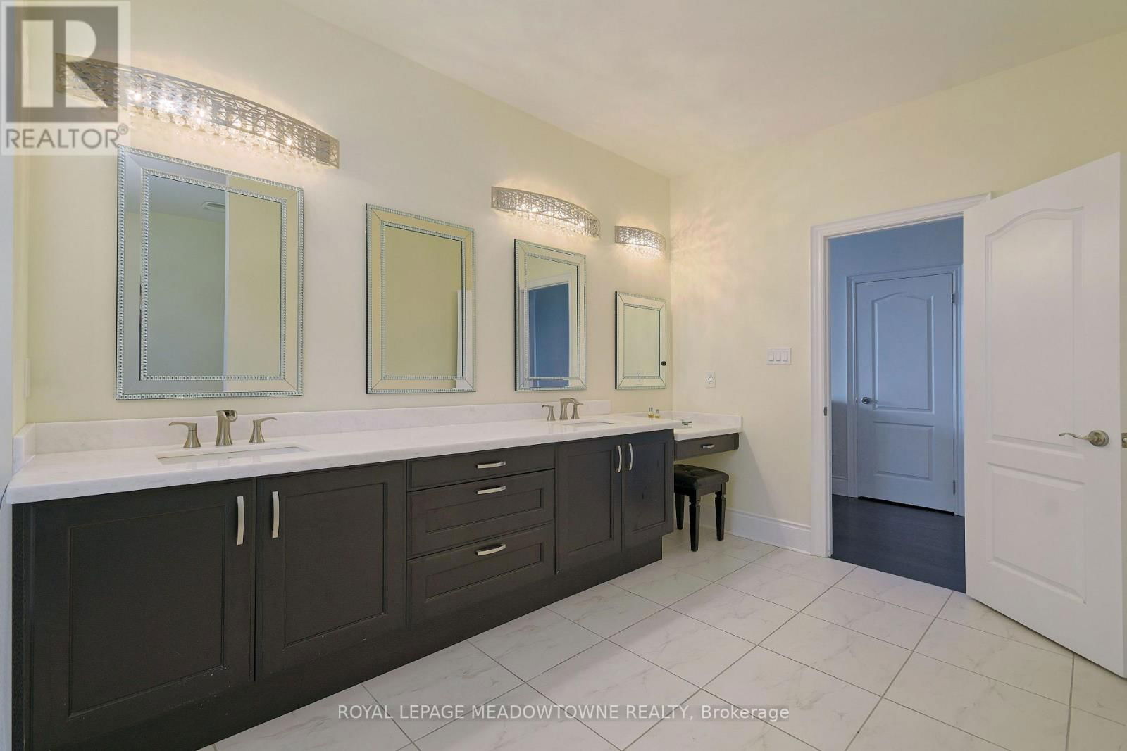 1 ROYAL WEST DRIVE Image 22
