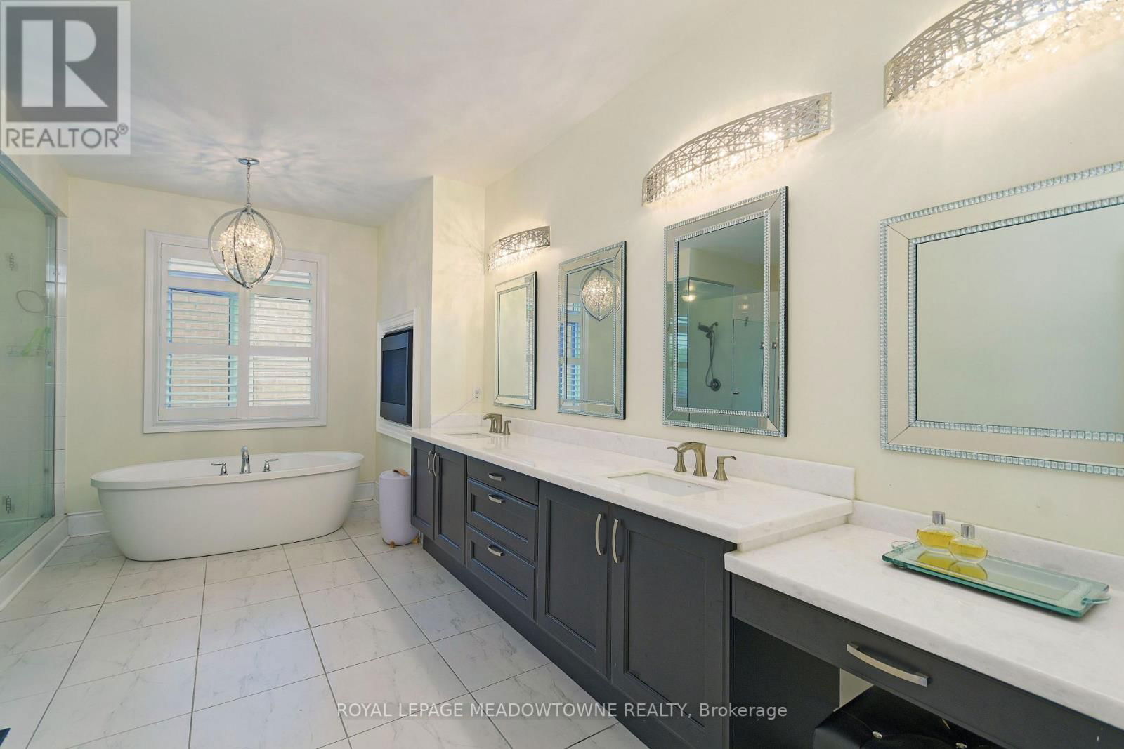 1 ROYAL WEST DRIVE Image 23