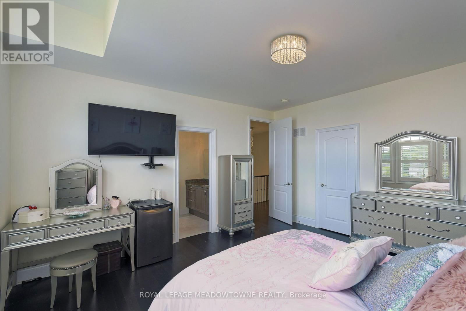 1 ROYAL WEST DRIVE Image 25
