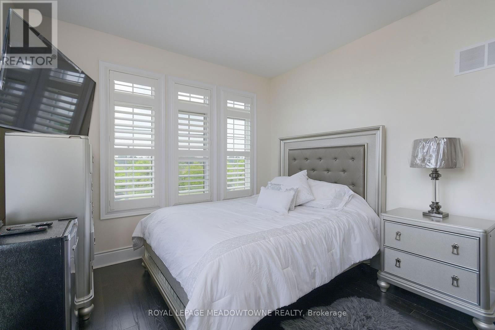 1 ROYAL WEST DRIVE Image 26