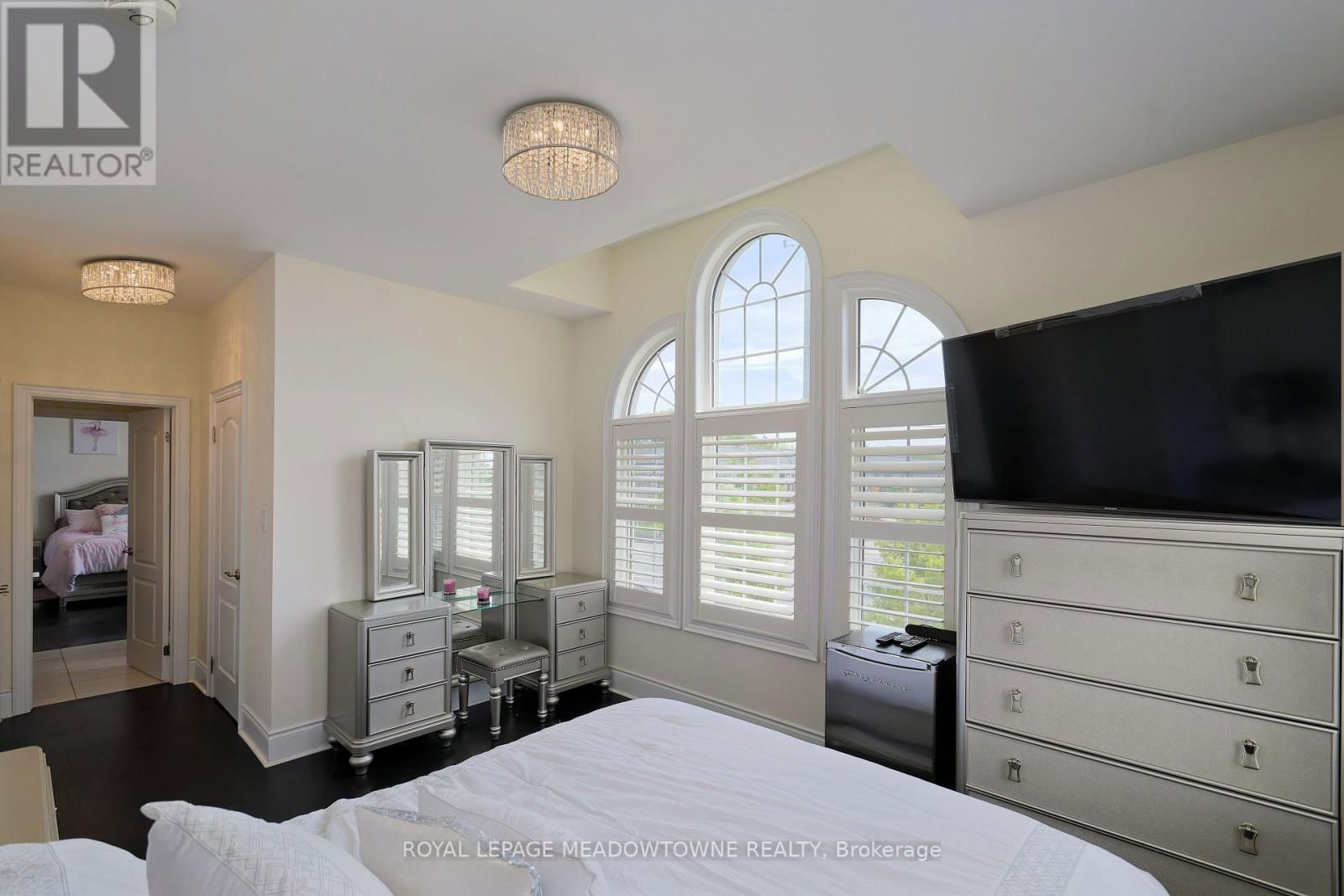 1 ROYAL WEST DRIVE Image 27