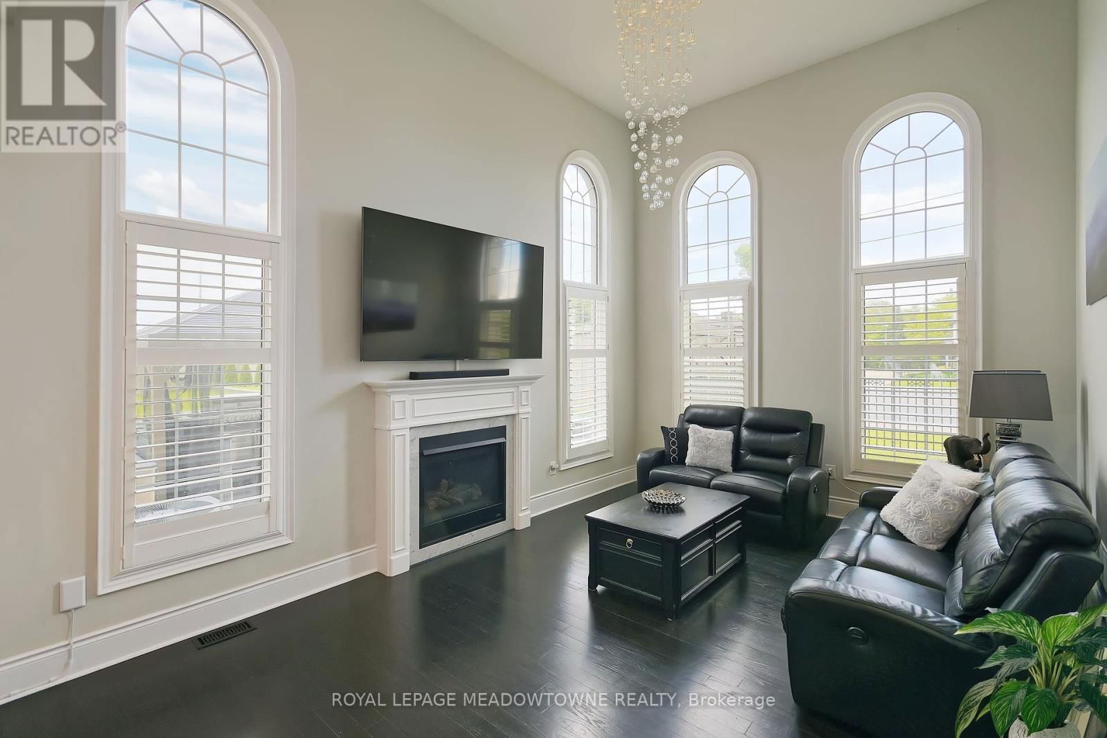 1 ROYAL WEST DRIVE Image 8