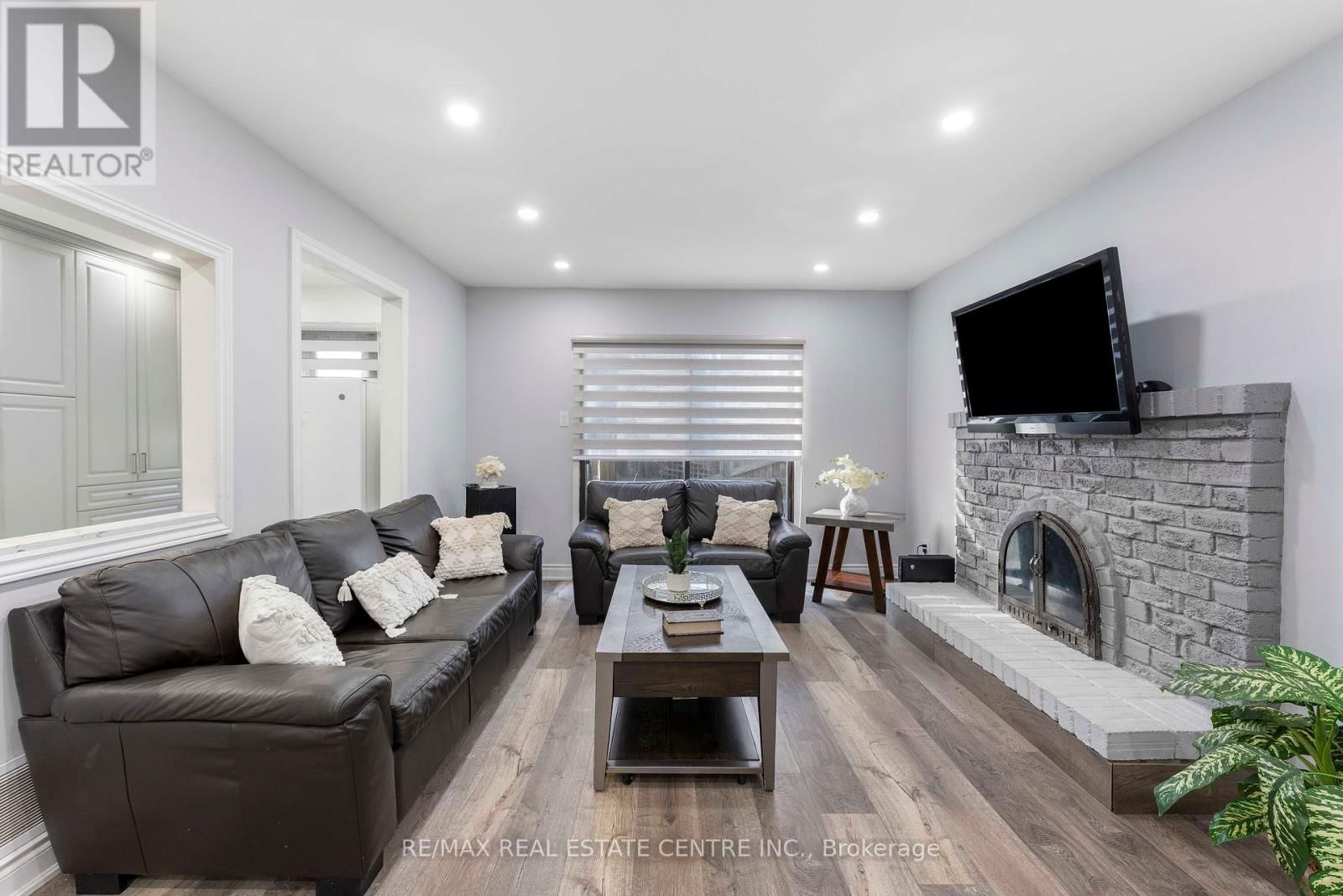 44 ABELARD AVENUE Image 10