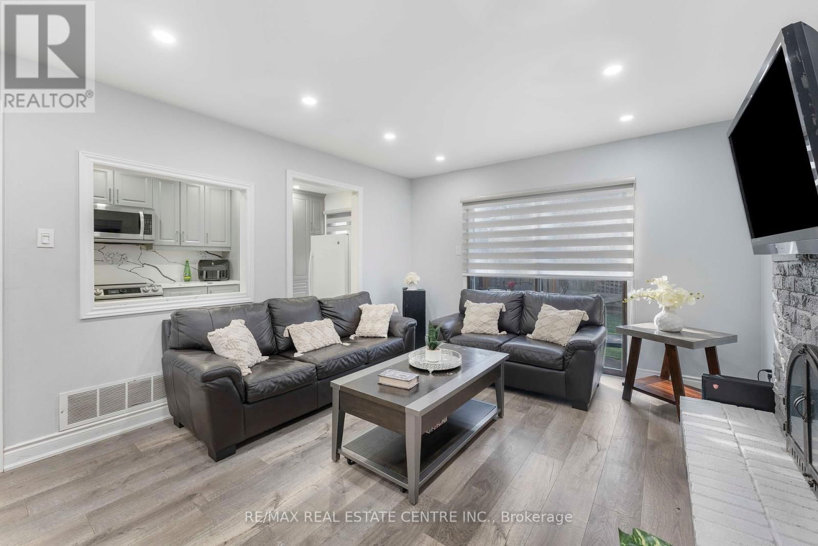 44 ABELARD AVENUE Image 11
