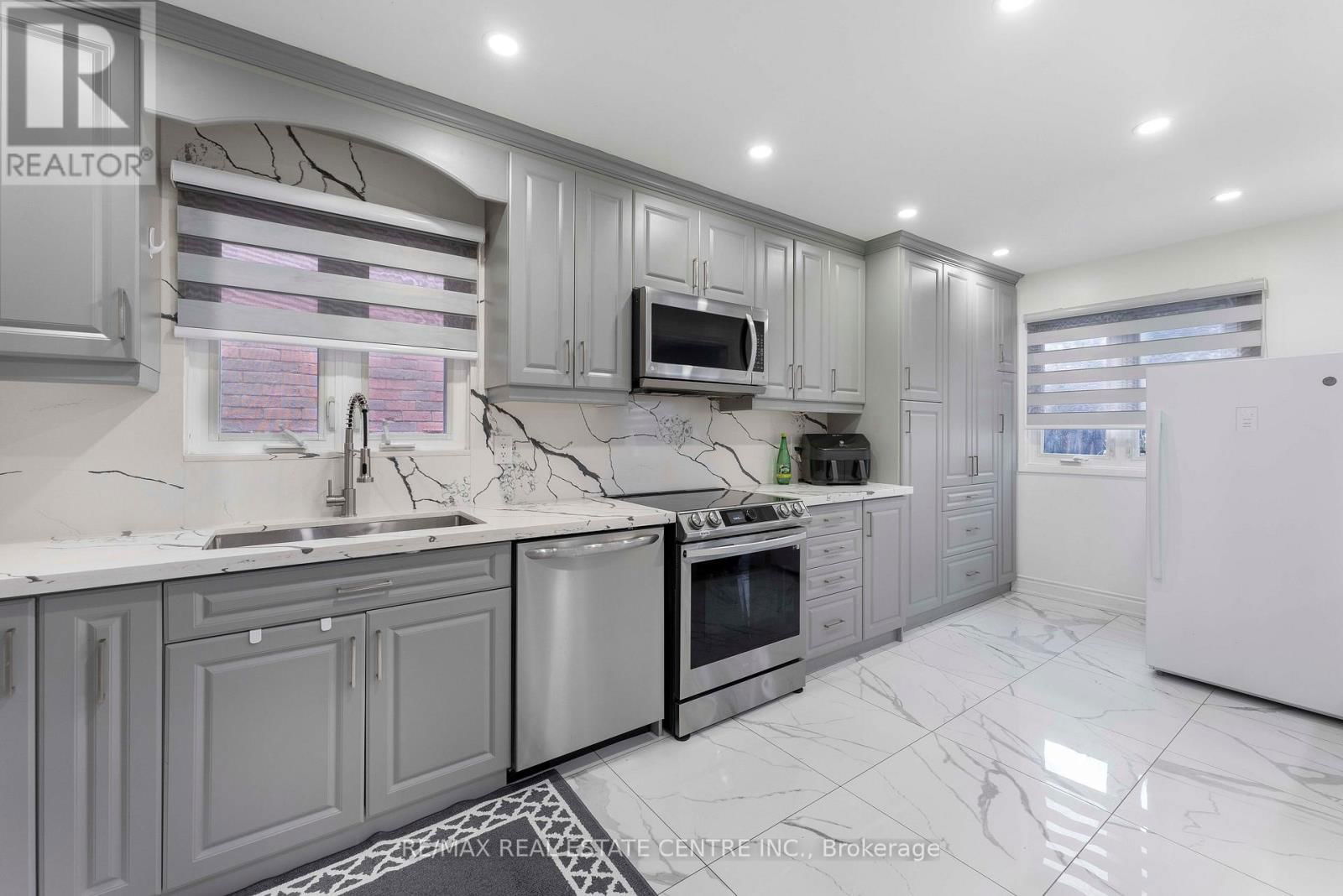 44 ABELARD AVENUE Image 12