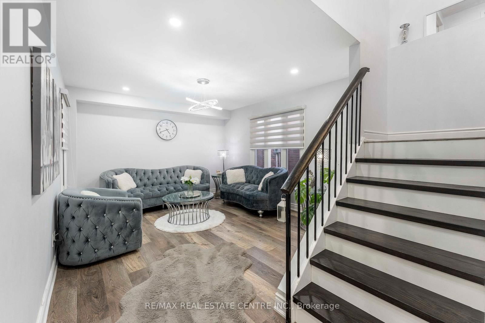 44 ABELARD AVENUE Image 15
