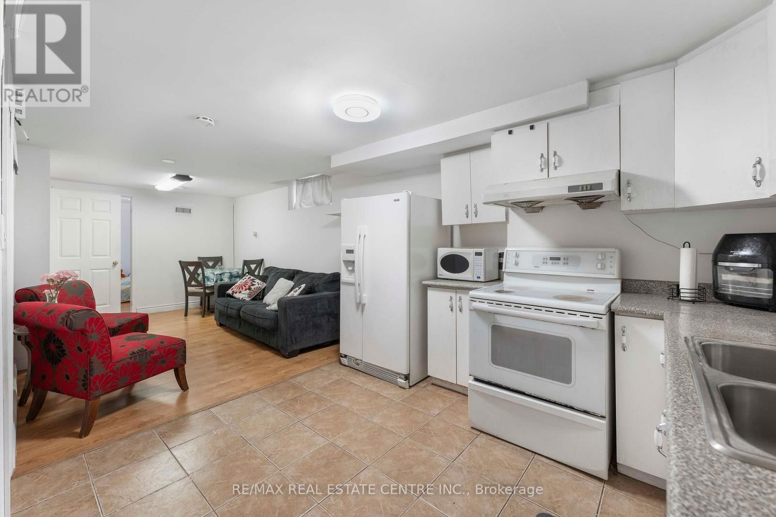 44 ABELARD AVENUE Image 30