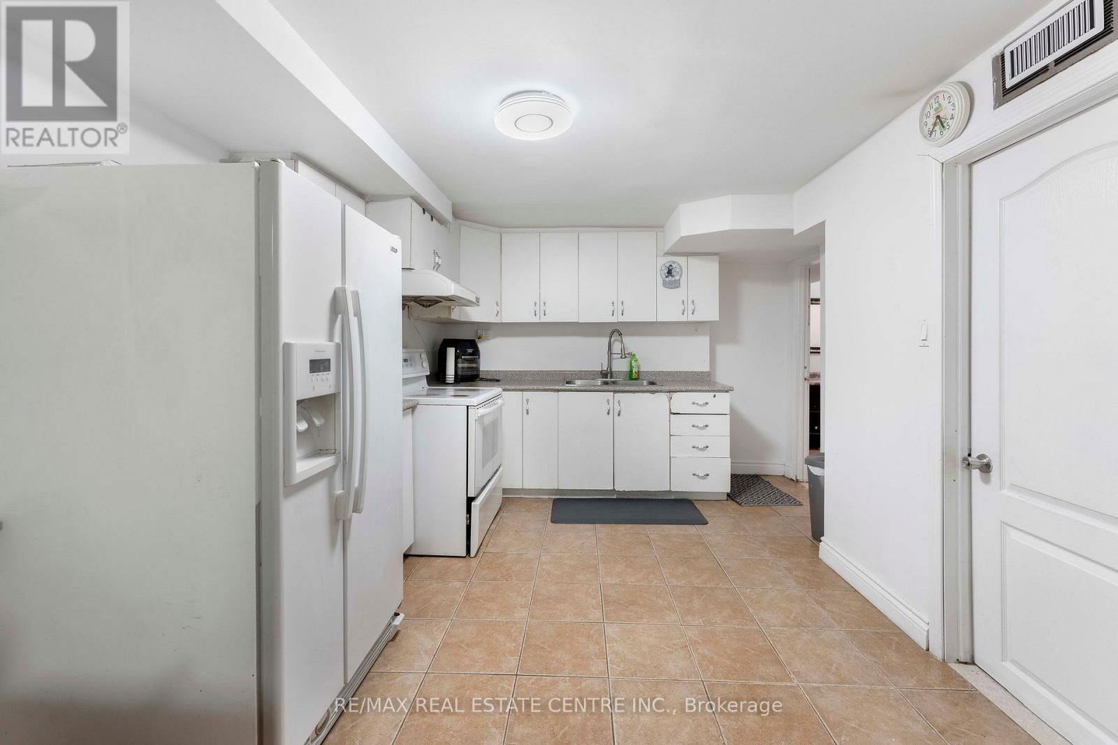 44 ABELARD AVENUE Image 33