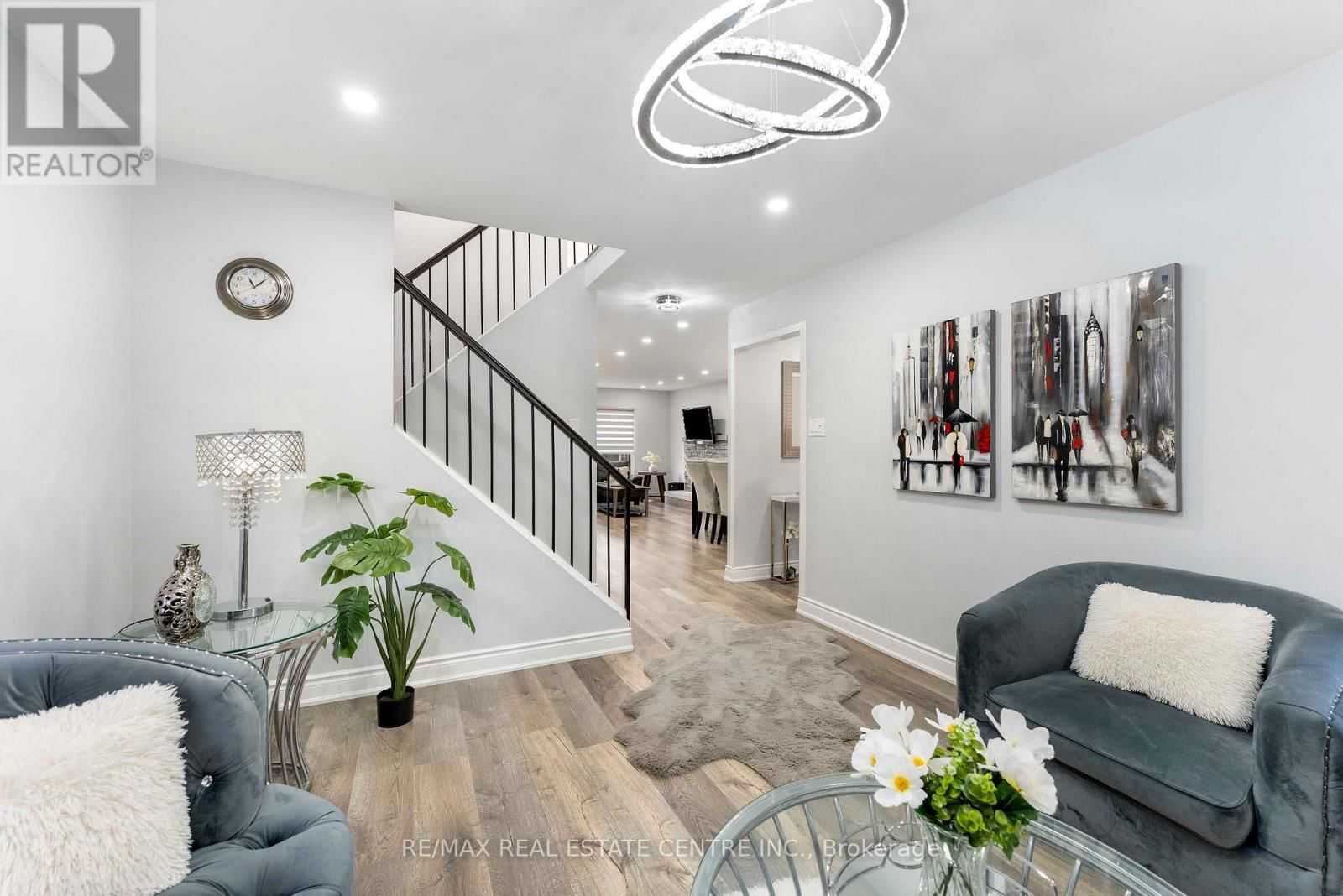 44 ABELARD AVENUE Image 5