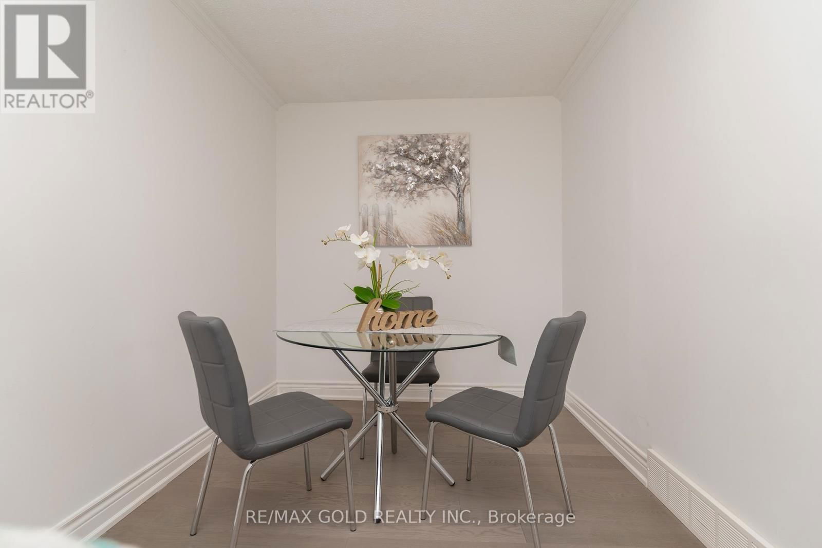 22 CARLYLE CRESCENT Image 12