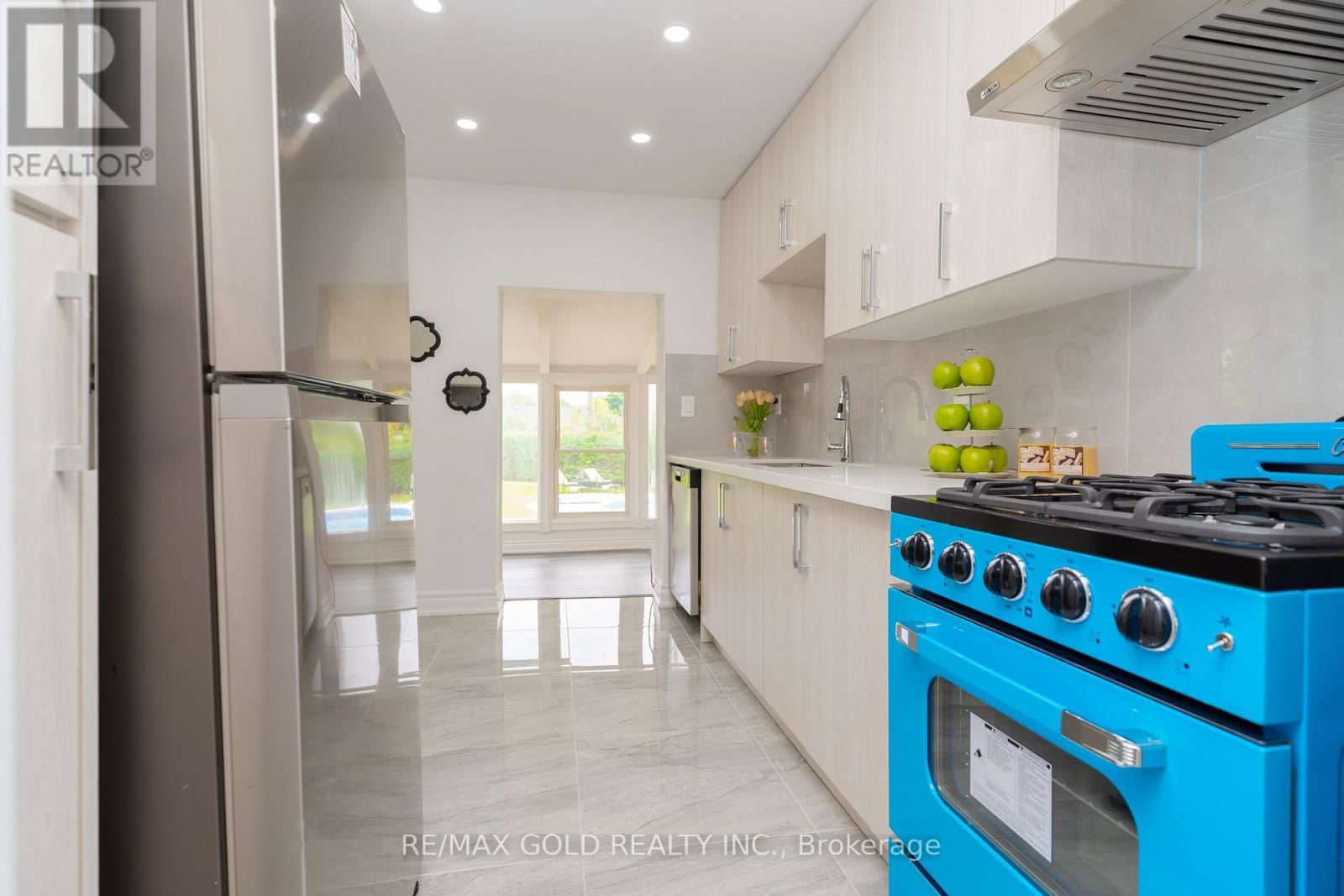 22 CARLYLE CRESCENT Image 15