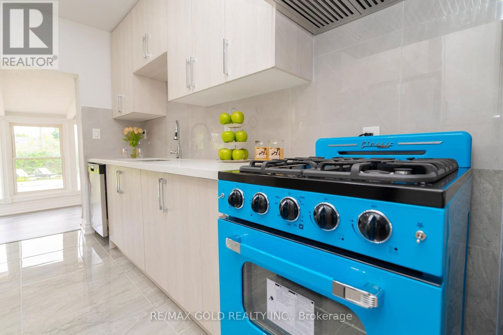 22 CARLYLE CRESCENT Image 16