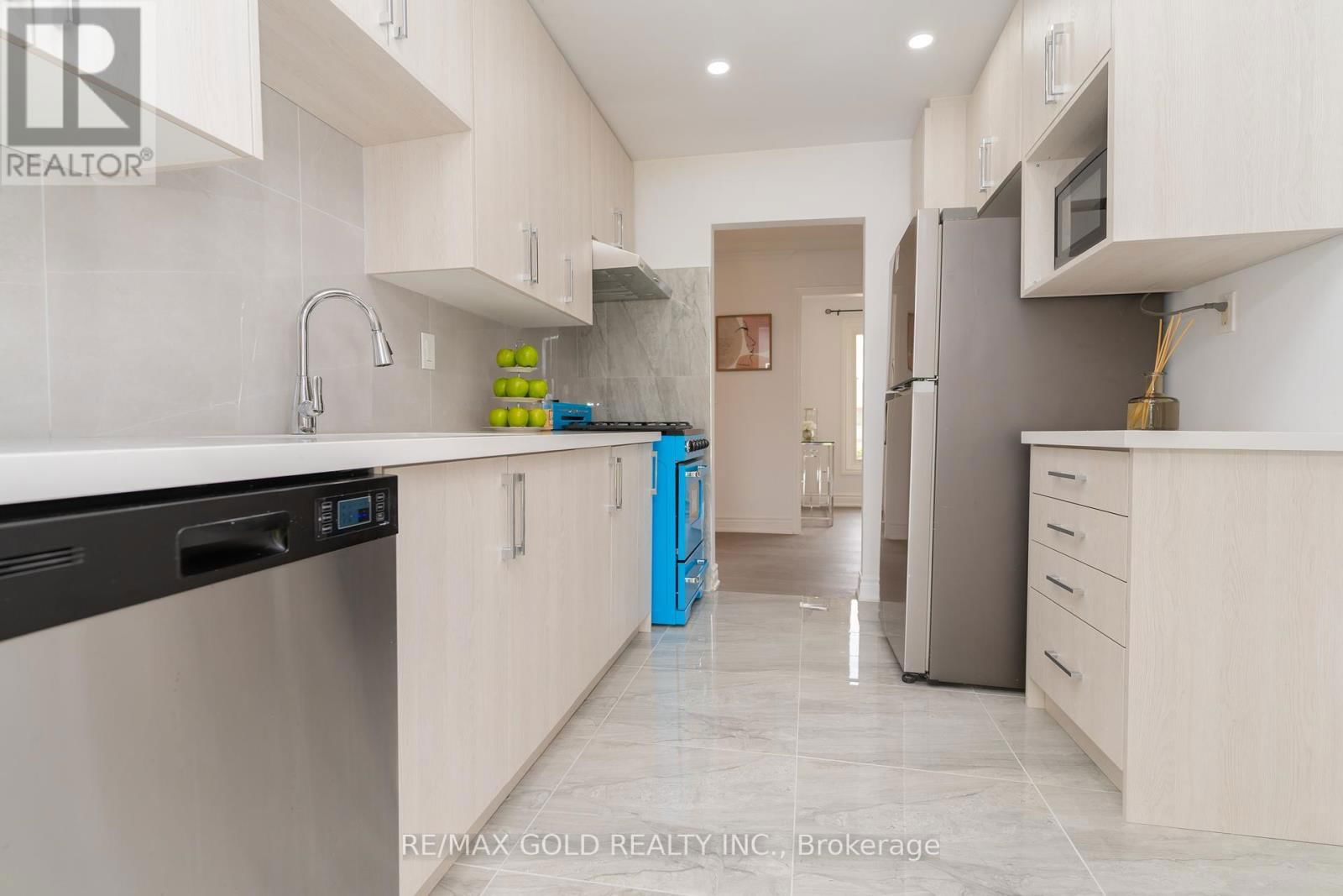 22 CARLYLE CRESCENT Image 17