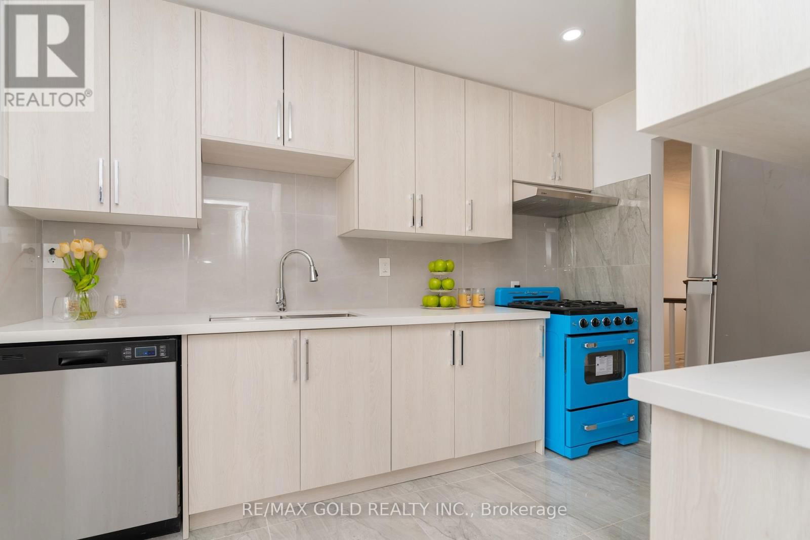 22 CARLYLE CRESCENT Image 18