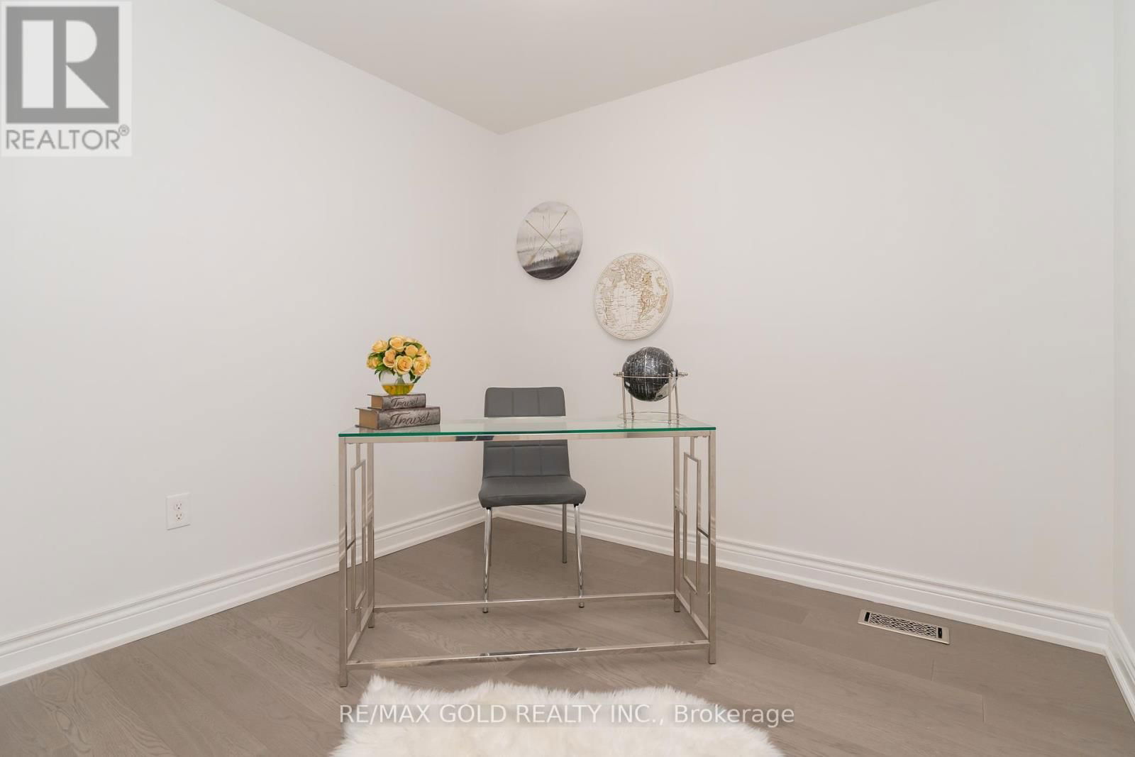22 CARLYLE CRESCENT Image 27