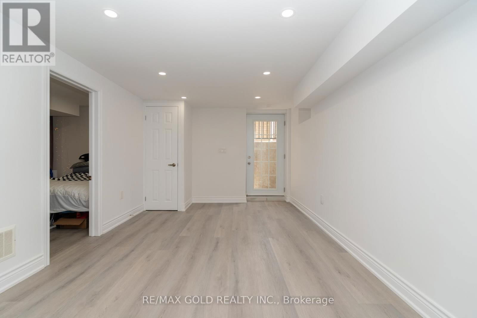 22 CARLYLE CRESCENT Image 34